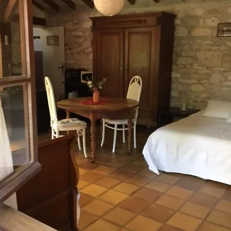 Gite Au Village شقة